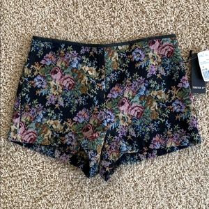 HIGHWAISTED SHORTS